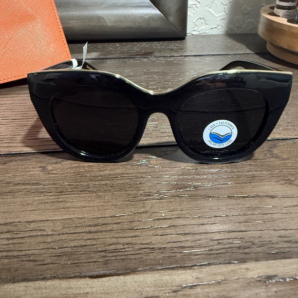 Sleek Black Sunglasses - Picture 1 of 2